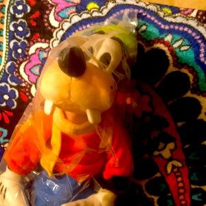 NWT GOOFY STILL IN UNOPENED PLASTIC BAG, 18.50” TALL